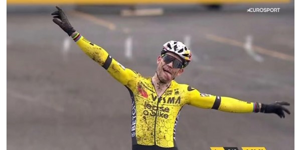 Van Aert, der er vendt tilbage til formen, vandt to sejre i træk i CX World Cup Cross-Country Race